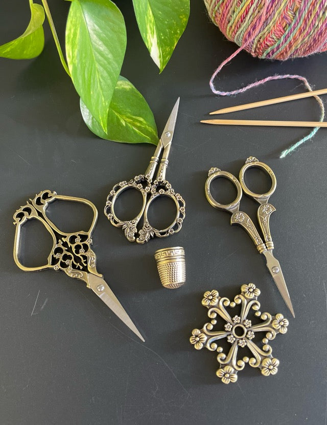 Scissors with accessories gift box