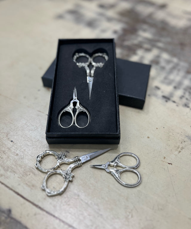 Scissor gift box