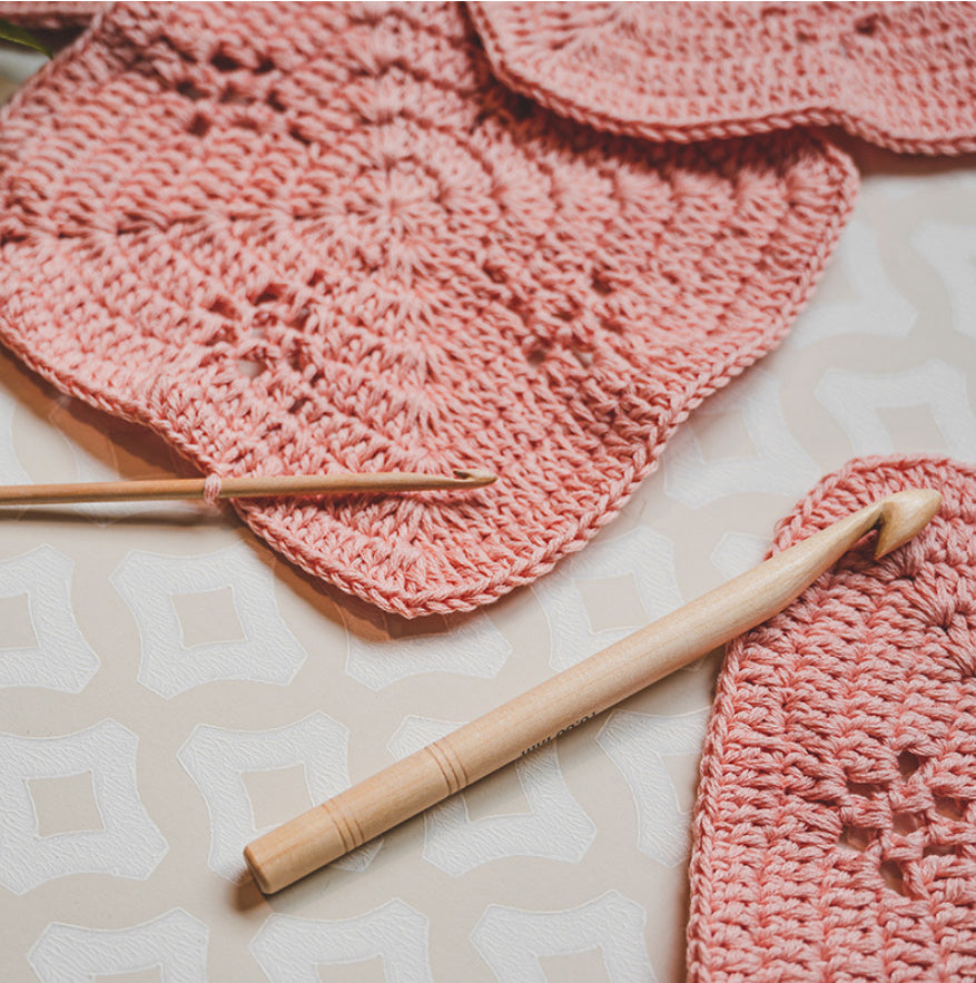 This Knit Pro 15mm wooden crochet hook is available online or in store at our Samford Valley yarn shop. Use this hook to crochet t-shirt yarn and super bulky yarn.  Make crochet hanging baskets, floor rugs and bags.